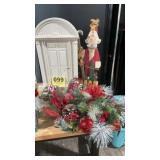 Door wreath, lot of Christmas decorations