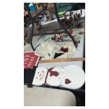 Table lot of Christmas Decorations doesnï¿½t