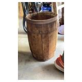 Vintage wooden Barrelï¿½ 18ï¿½ high & 11ï¿½ across