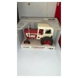 ERTL international 1468 tractor
