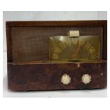 Emerson Model 541 Tube Type Radio Table Top Radio