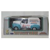Road Legends 1:18 Die Cast Ice Cream Truck Model