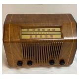 c1941 Emerson Model 439 Tube Type Table Top Radio