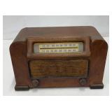 Philco Model 42-321 Wooden Cabinet Tube Type Radio