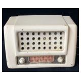 1946 Teletone Model 109 Bakelite Tube Type Radio