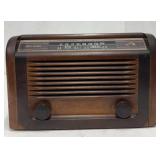 1941 Art Deco RCA Model 34X Wood Tube Type Radio
