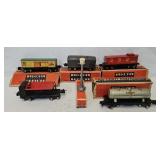 (5) Lionel O-Gauge Freight Cars & Lamppost