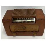 Mid-Century Fansworth Model ET-069 Tube Type Radio