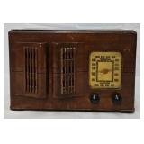 Emerson Model DY-34 Tube Type Wooden Cabinet Radio