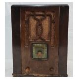 Dewald Wooden Cabinet Tube Type Tombstone Radio