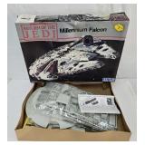 1989 Star Wars #8917 Millennium Falcon Model Kit