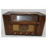 Air King True Tone D-2626 Wooden Tube Type Radio