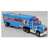 Auto World Richard Petty Hauler HO Slot Car