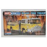 1982 Monogram 1:32 Mack Fire Truck Model Kit