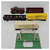 (4)Lionel O-Gauge Freight Cars, Caboose & Platform