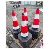 New Skid Lot Of (40) PCS 28" Traffic Cones W/Base