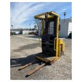 Hyster 3,000 IB Capacity Electric Order Picker