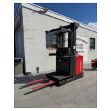 Raymond 560 3,000 IB Capacity Order Picker