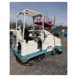 Tennant 8410 Ride On Sweeper