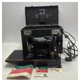 Singer Featherweight 221 Sewing Machine