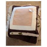Comforter & Matching Throw Pillows