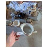 Teapots & Creamers