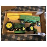 Ertl John Deere Tractor, Wagon, +