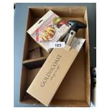 Pineapple Corer, Apple Slicer & Disposable Cups,
