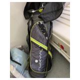Maxfli Golf Bag in Like New Condition Includes Maxfli Golf Bag in Like New Condition Includes