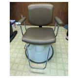 Hydraulic & Swivel Salon Chair Hydraulic & Swivel Salon Chair