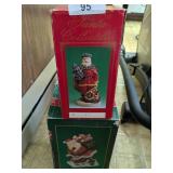 (2) Santa Figurines (2) Santa Figurines