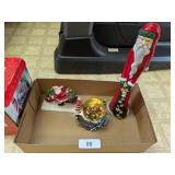 (3) Santas Figurines (3) Santas Figurines