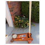 Hydraulic Floor Jack 2-1/4 Ton Capacity Hydraulic Floor Jack 2-1/4 Ton Capacity
