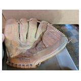 Wilson Grip-Tite Small Baseball Mitt