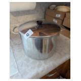 Aluminum Soup Pot w/ Lid + Cast Iron Pot