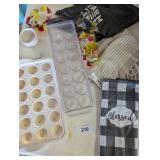 Silicone Cupcake Tray, Silicone Cupcake Holders &