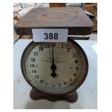 Vintage Kitchen Scale