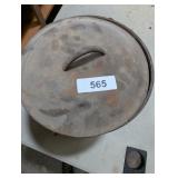 Cast Iron Dutch Oven w/ Lid