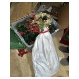 Tote w/ Lid Christmas Greenery, Ribbon, +