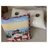 (2) Accent Pillows