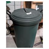 Roughneck Rubbermaid Trash Can w/ Lid