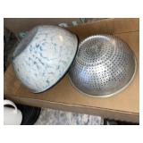 Enamelware Bowl & Aluminum Strainer