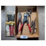 Small Bolt Cutter, Staple Puller & Rivet Tool