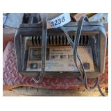 Signature Series Manual Charger -*