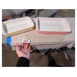 (2) Vintage Pyrex Dishes