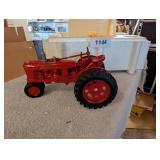 Farmall "H" 1988 Ertl Diecast Tractor