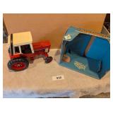 Ertl Farm Country International 1586 Tractor w/