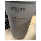 Brute Rubbermaid Rolling Trash Can