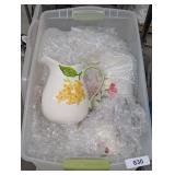 Tote w/ Lid + (5) Tulip Pitcher