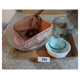 Anchor Hocking Measuring Cups, +